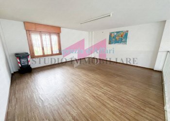 Foto 5 - Negozio Via Leonardo Da Vinci
 
4, Castelmassa - foto 5