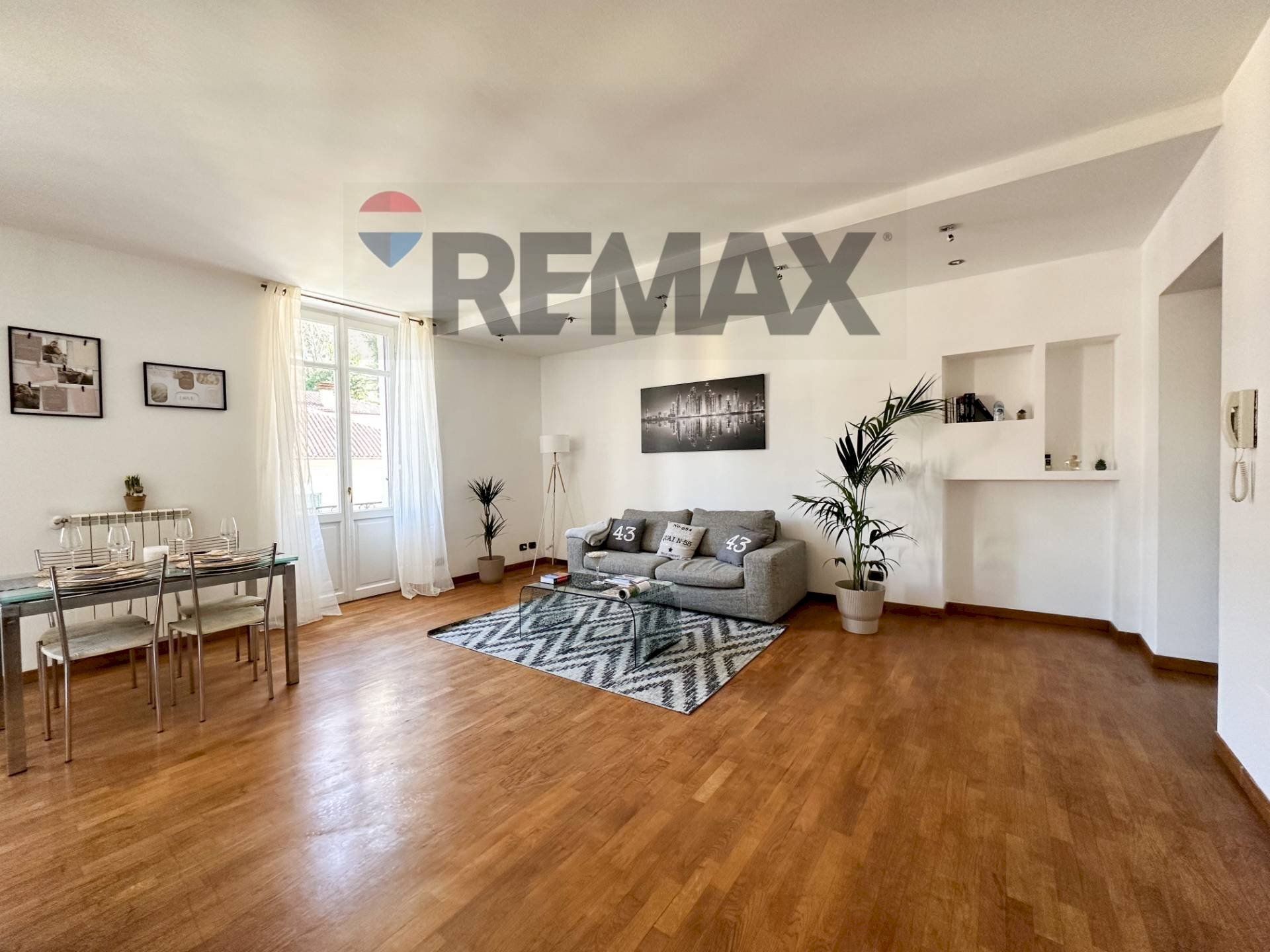 Sala da pranzo - Trilocale Via Labiena
 
30, Laveno-Mombello - foto 2