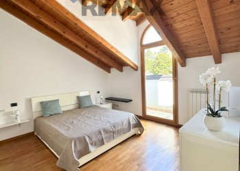 Camera / camera da letto - Trilocale Via Labiena
 
30, Laveno-Mombello - foto 11