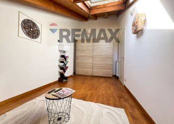 Hall / corridoio - Trilocale Via Labiena
 
30, Laveno-Mombello - foto 18