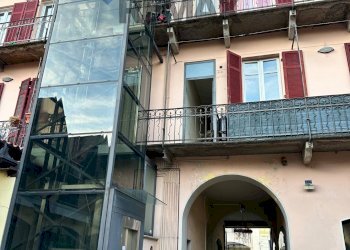 Edificio all\'aperto - Trilocale Via Labiena
 
30, Laveno-Mombello - foto 21