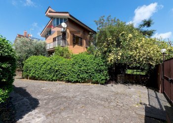 Casa all\'aperto - Villa a Schiera Via Sofocle
 
152, Roma - foto 1