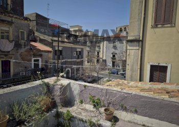 Edificio all\'aperto - Casa indipendente Via Sant'elena
 
36, Catania - foto 20