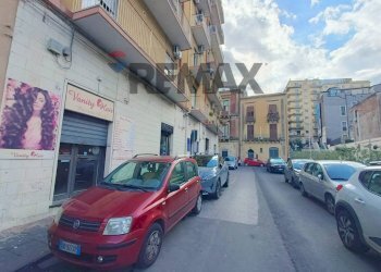 Edificio all\'aperto - Negozio Via Signorelli
 
6, Catania - foto 11