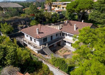 Casa all\'aperto - Villa corso cristoforo colombo
 
sn, Trecastagni - foto 33