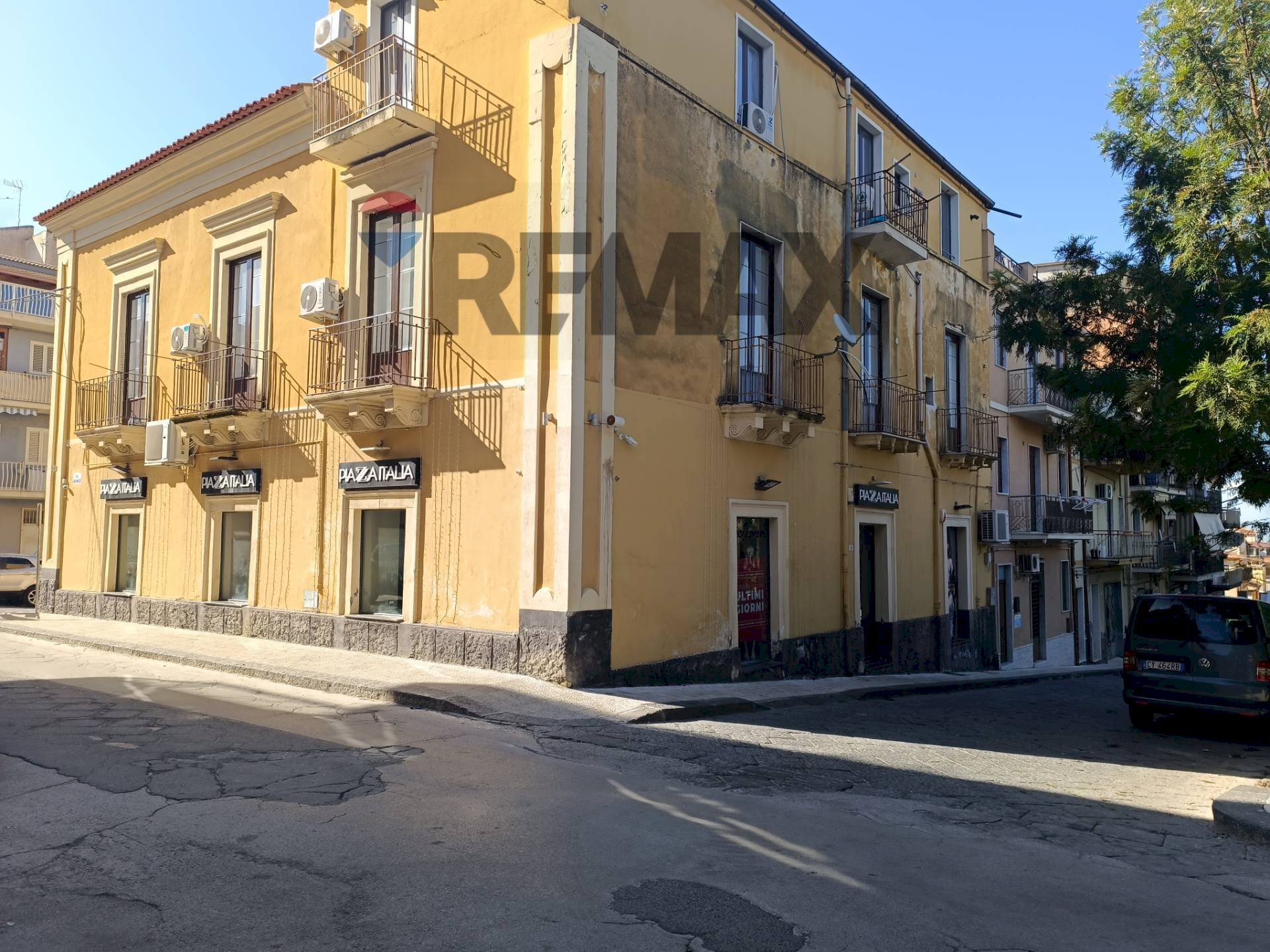 Edificio all\'aperto - Commercial Premises PIAZZA REGINA MARGHERITA
 
12, Ramacca - photo 1