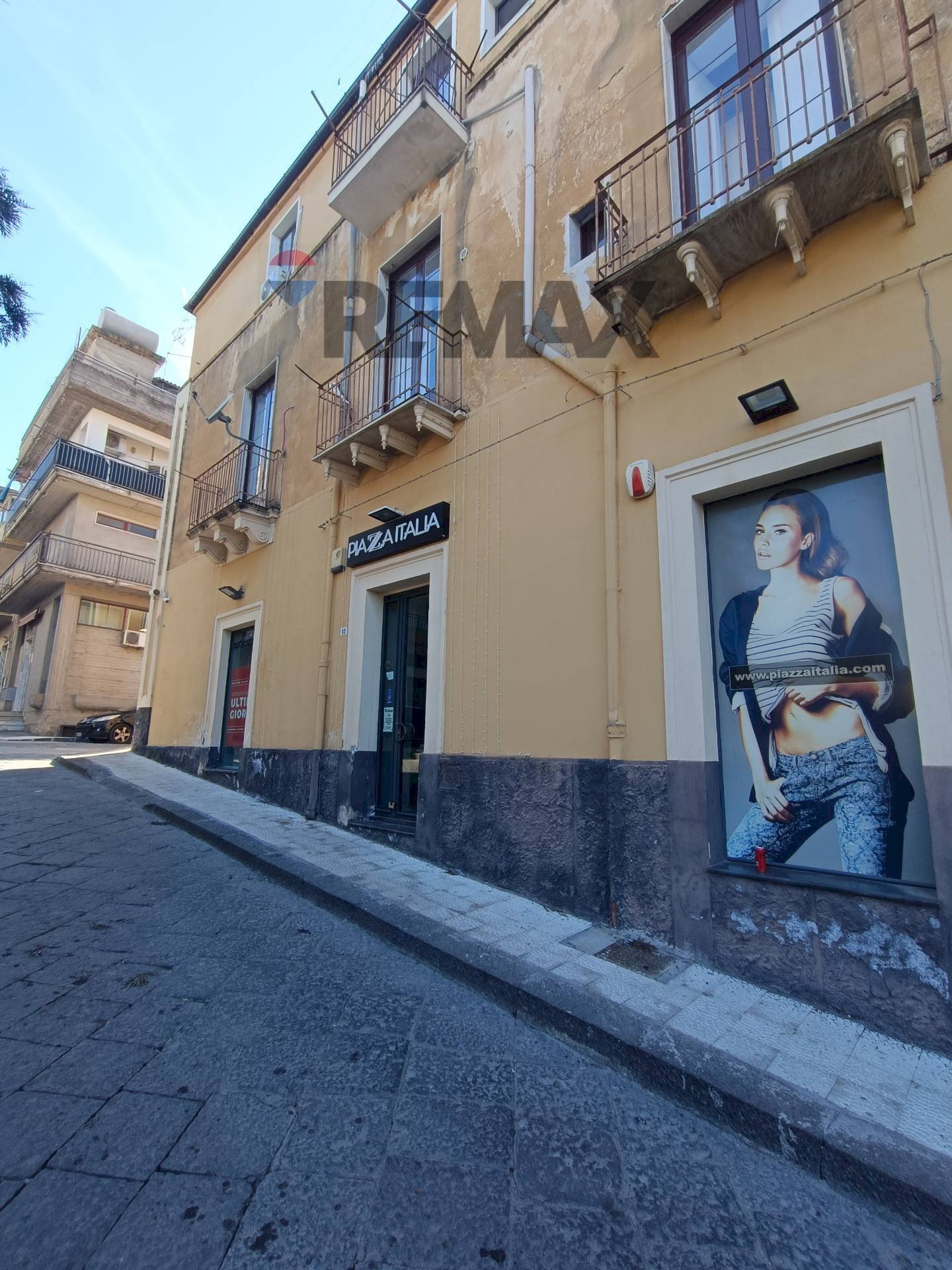 Edificio all\'aperto - Commercial Premises PIAZZA REGINA MARGHERITA
 
12, Ramacca - photo 3