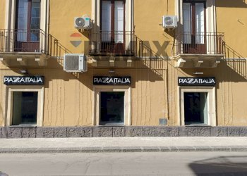 Edificio all\'aperto - Commercial Premises PIAZZA REGINA MARGHERITA
 
12, Ramacca - photo 2