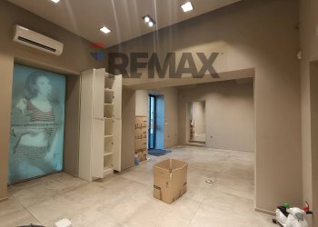 Ricezione / Lobby - Commercial Premises PIAZZA REGINA MARGHERITA
 
12, Ramacca - photo 8