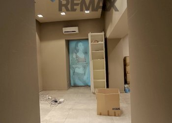 Ricezione / Lobby - Commercial Premises PIAZZA REGINA MARGHERITA
 
12, Ramacca - photo 9