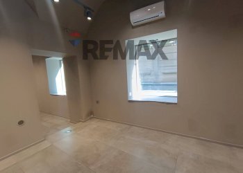 Stanza vuota - Commercial Premises PIAZZA REGINA MARGHERITA
 
12, Ramacca - photo 13