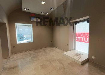Stanza vuota - Commercial Premises PIAZZA REGINA MARGHERITA
 
12, Ramacca - photo 14