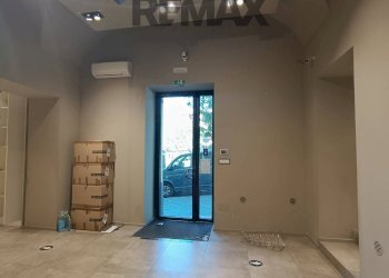 Stanza vuota - Commercial Premises PIAZZA REGINA MARGHERITA
 
12, Ramacca - photo 16