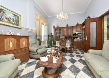 Sala da pranzo - Casa indipendente Vico Felice
 
18, Paterno - foto 12
