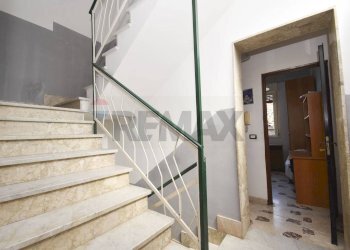 Scale - Casa indipendente Vico Felice
 
18, Paterno - foto 14
