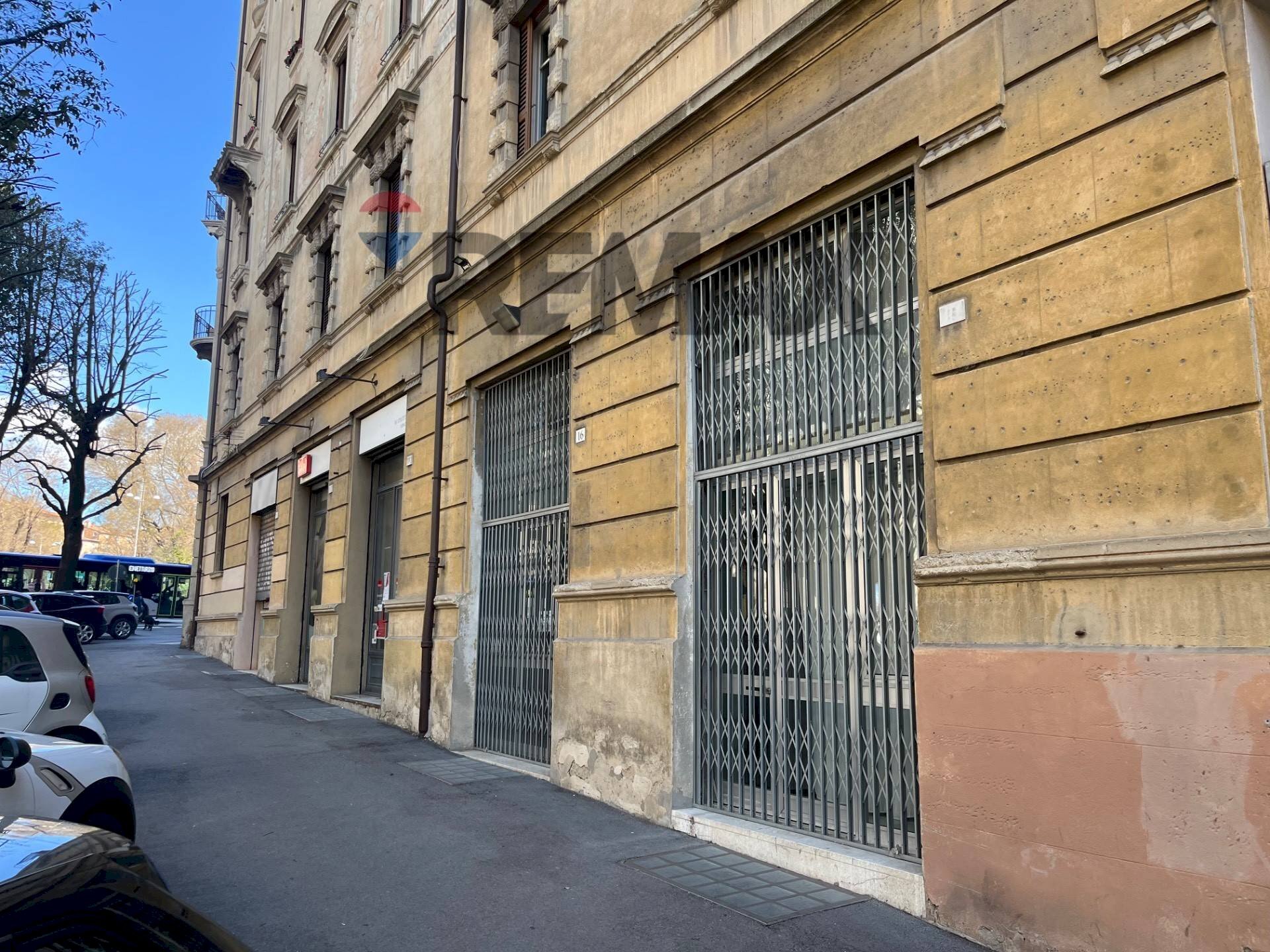 Edificio all\'aperto - Locale Commerciale Via Cacciatori Delle Alpi, Perugia - foto 1