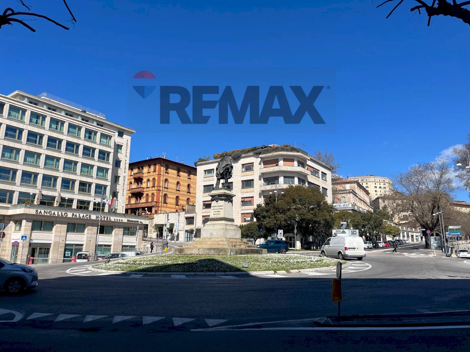 Edificio all\'aperto - Locale Commerciale Via Cacciatori Delle Alpi, Perugia - foto 2