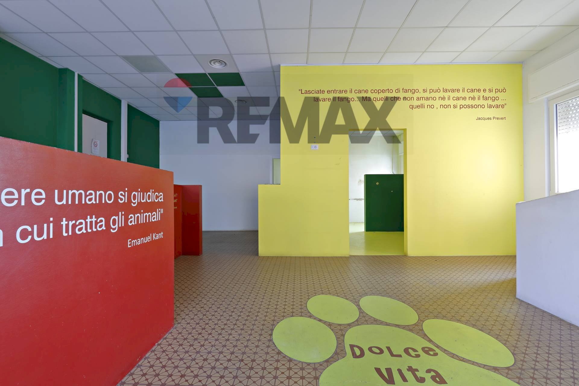 Ricezione / Lobby - Locale Commerciale Via Ugo Foscolo
 
3, Casatenovo - foto 1