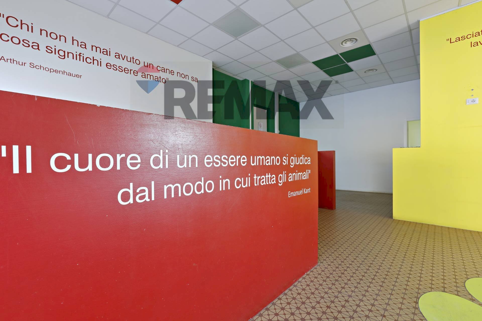 Ricezione / Lobby - Locale Commerciale Via Ugo Foscolo
3, Casatenovo - foto 2