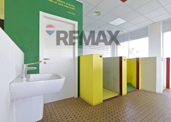 Bagno - Locale Commerciale Via Ugo Foscolo
3, Casatenovo - foto 5