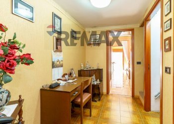 Hall / corridoio - Three-room apartment Via Scalpellini
 
9, Catania - photo 6