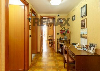 Hall / corridoio - Three-room apartment Via Scalpellini
 
9, Catania - photo 8