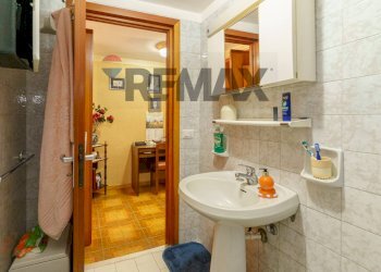 Bagno - Three-room apartment Via Scalpellini
 
9, Catania - photo 10