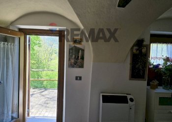 Hall / corridoio - Independent house Lamon - photo 27