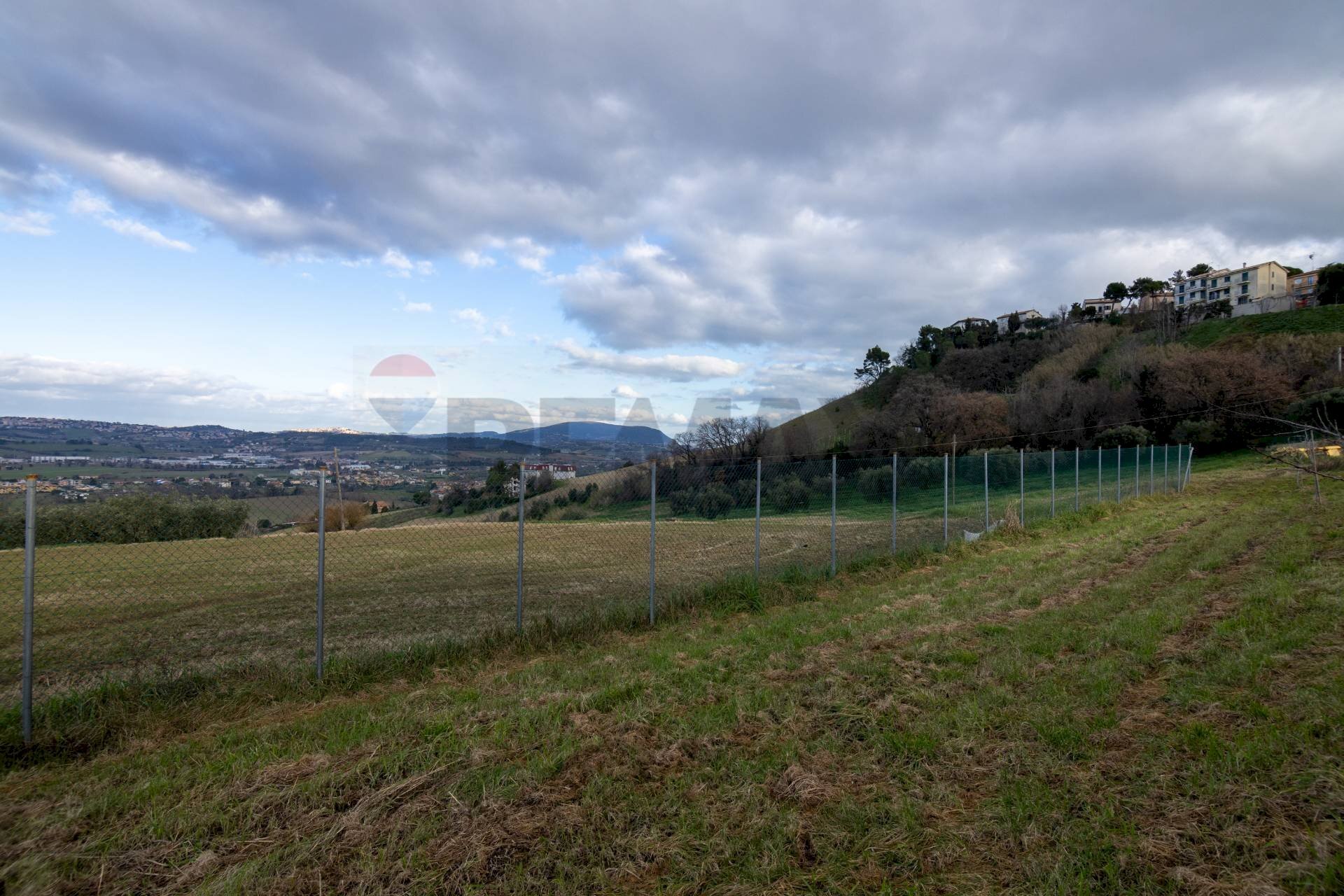 Vista delle montagne - Building land Loreto - photo 3