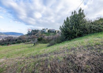 Vista delle montagne - Building land Loreto - photo 1