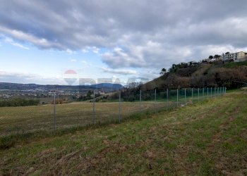Vista delle montagne - Building land Loreto - photo 3