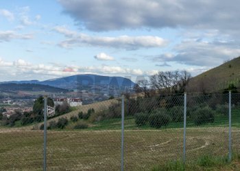 Vista delle montagne - Building land Loreto - photo 8