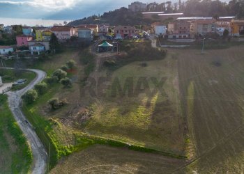 Vista delle montagne - Building land Loreto - photo 11