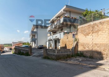 Edificio all\'aperto - Quadrilocale Via Cupa
 
15, Montalto di Castro - foto 26