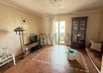 soggiorno - Apartment Via Sandro Pertini
 
22, Vieste - photo 1