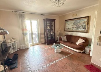 soggiorno - Apartment Via Sandro Pertini
 
22, Vieste - photo 2