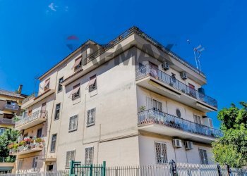 Edificio all\'aperto - Trilocale Roma - foto 18