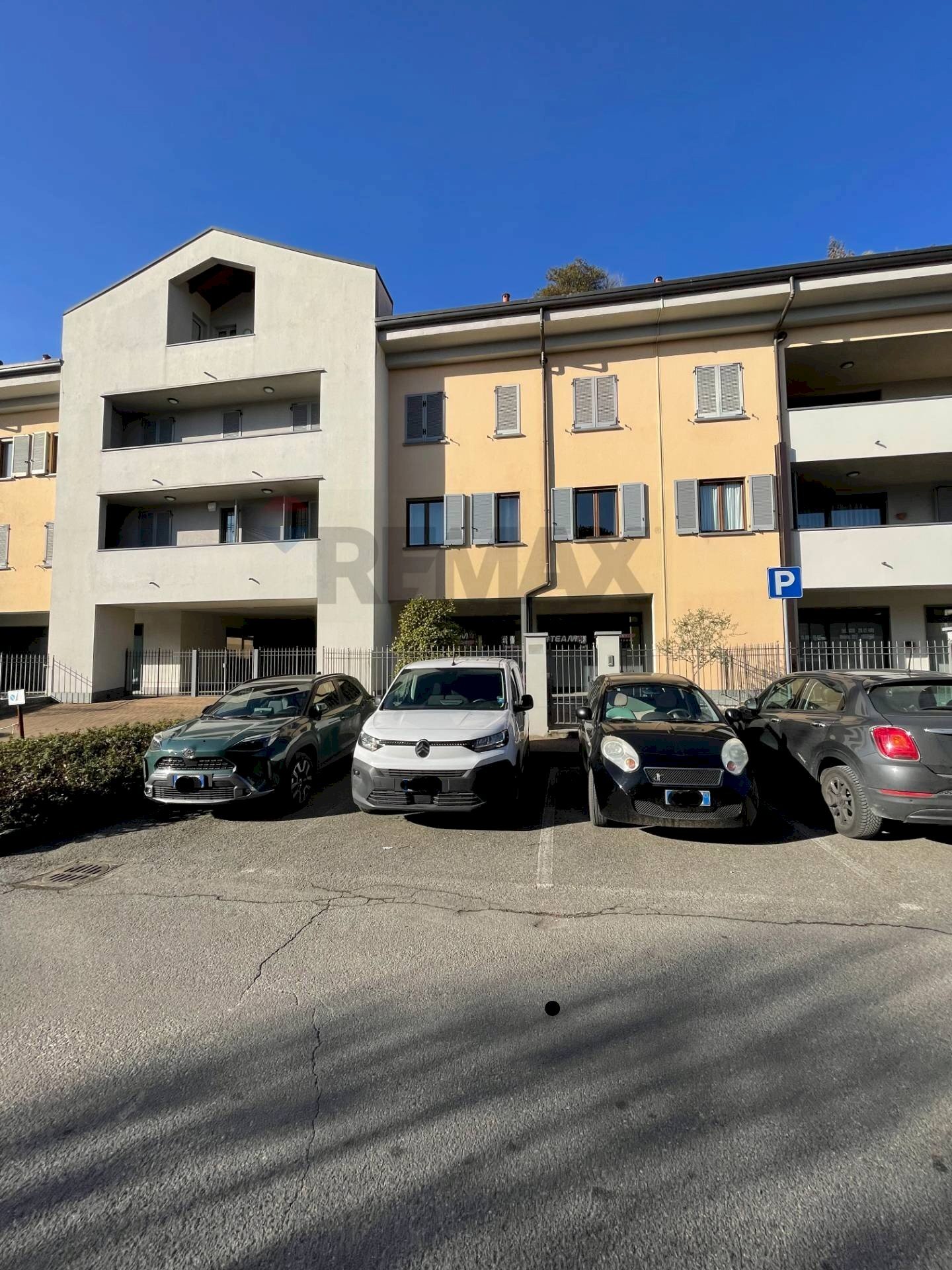 Edificio all\'aperto - Locale Commerciale Merate - foto 1