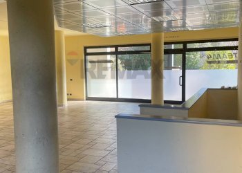 Ricezione / Lobby - Locale Commerciale Merate - foto 2