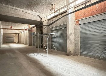 Non correlato - Warehouse via alcide de gasperi
178, Villabate - photo 12