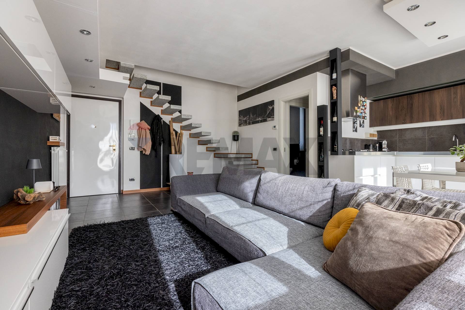 Soggiorno - Three-room apartment via Eugenio Villoresi
 
69b, Somma Lombardo - photo 2