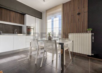 Sala da pranzo - Three-room apartment via Eugenio Villoresi
 
69b, Somma Lombardo - photo 5