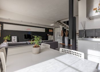 Sala da pranzo - Three-room apartment via Eugenio Villoresi
 
69b, Somma Lombardo - photo 8