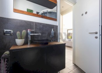 Bagno - Three-room apartment via Eugenio Villoresi
 
69b, Somma Lombardo - photo 10