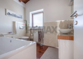 Bagno - Three-room apartment via Eugenio Villoresi
 
69b, Somma Lombardo - photo 18