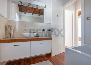 Bagno - Three-room apartment via Eugenio Villoresi
 
69b, Somma Lombardo - photo 19