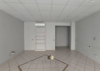 Foto 4 - Commercial Premises VIALE BENEDETTO CROCE
 
93, Chieti - photo 4