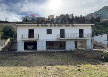 Casa all\'aperto - Casa indipendente S.S. 113
 
199, Campofelice di Roccella - foto 2