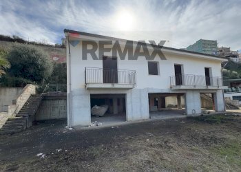 Casa all\'aperto - Casa indipendente S.S. 113
 
199, Campofelice di Roccella - foto 3