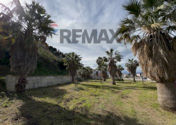 Giardino - Casa indipendente S.S. 113
 
199, Campofelice di Roccella - foto 8